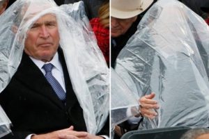 George Bush başında naylonla objektiflere yakalandı
