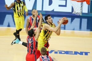 Fenerbah&ccedil;e, zirvedeki yerini sağlamlaştırdı