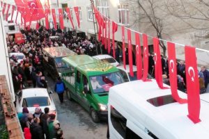El Bab şehidi helallik i&ccedil;in son kez baba ocağına getirildi