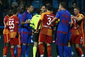 C&uuml;neyt &Ccedil;akır o pozisyonu Yasin'e sordu