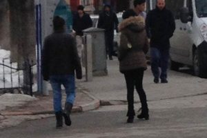 Fuhuş ama&ccedil;lı yollara kartvizit atan ş&uuml;pheliler su&ccedil;&uuml;st&uuml; yakalandı