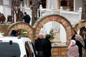 İki gen&ccedil; yazlık evde &ouml;l&uuml; bulundu