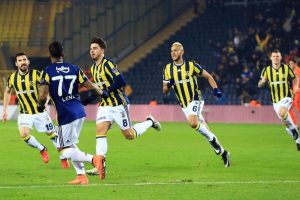 Fenerbah&ccedil;e Lider Başakşehir'i Ozan'la vurdu: 1-0