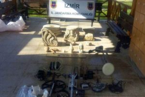 İzmir'de tarihi eser ka&ccedil;ak&ccedil;ılarına operasyon