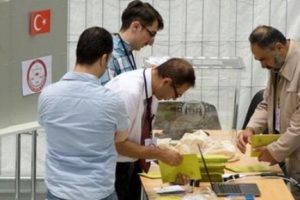 Anayasa referandumu i&ccedil;in Almanya'da resmi girişim