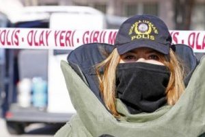 Kadın bomba imha uzmanının ağır y&uuml;k&uuml;