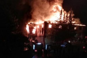 12 kişinin &ouml;ld&uuml;ğ&uuml; Aladağ'daki yurt yangınıyla ilgili tutuklu dernek y&ouml;neticilerine tahliye