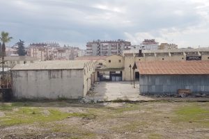 Pamuk ekimi azaldı, depolar terk edildi