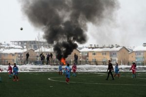 &Uuml;ş&uuml;yen rakiplerini ateş yakıp ısıttılar