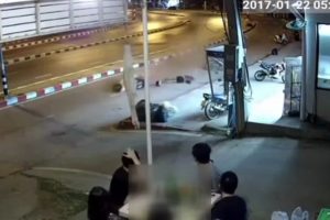 Korkun&ccedil; motosiklet kazası kamerada