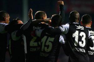 Beşiktaş deplasmanda u&ccedil;uyor