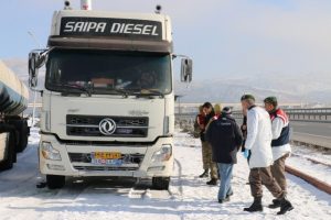TIR'da uyuyan 2 İranlı zehirlenerek hayatını kaybetti