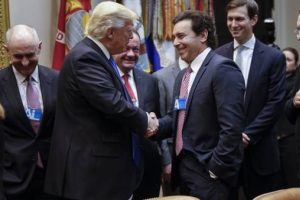 Trump otomotiv liderleriyle g&ouml;r&uuml;şt&uuml;