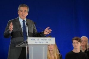 Cumhurbaşkanı adayı Fillon'a b&uuml;y&uuml;k şok!