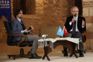 Bursa B&uuml;y&uuml;kşehir Belediye Başkanı Altepe gen&ccedil;lerle buluştu