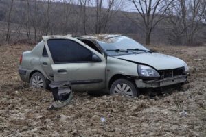 Bursa'da otomobil tarlaya u&ccedil;tu: 5 yaralı