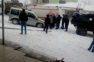 Kar yağışı beraberinde kazaları getirdi