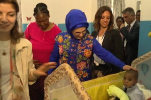Emine Erdoğan Mozambik'te yetimhane ziyaret etti