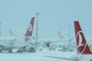 İstanbul'da u&ccedil;uşlara 'olumsuz hava' engeli