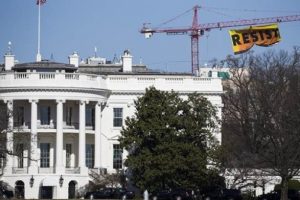 Beyaz Saray'ın yanında Greenpeace protestosu