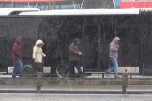 İstanbul'da kar yağışı yoğunluğunu arttırdı