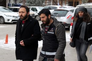 16 ilde polislere FET&Ouml; operasyonu: 30 g&ouml;zaltı