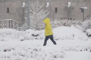 Sivas'ta kar 680 k&ouml;y yolunu kapandı