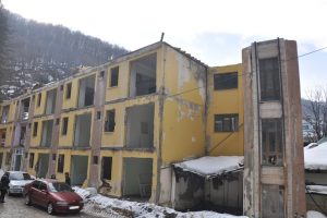 Bursa Oylat'taki viraneye vali el attı