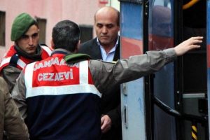 Sanığının tahliye edildiğini g&ouml;r&uuml;nce ağladılar