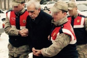 AK Partili vekillerden Ahmet T&uuml;rk'e kelep&ccedil;e tepkisi