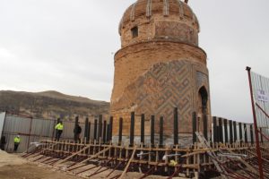 650 yıllık t&uuml;rbe 2 kilometre taşınacak
