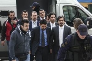 Yunanistan, darbeci askerlerle ilgili kararını a&ccedil;ıkladı