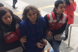 40 g&uuml;nl&uuml;k bebeğini denize atan anne ve sevgilisi tutuklandı