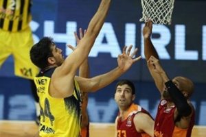 Nefes kesen derbi Fener'in