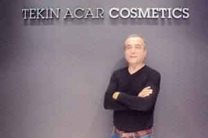 Mağazalarını kapatmaya başlayan kozmetik devinden yeni karar