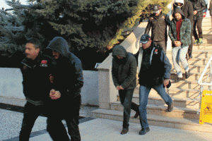 'Bylock' kullanan 11 polis tutuklandı