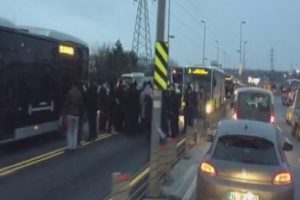 İstanbul'da metrob&uuml;s kazası!