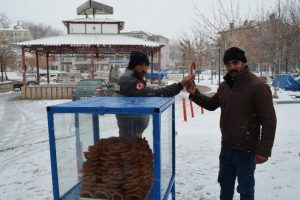 Halka tatlısı işsizlerin ge&ccedil;im kaynağı oldu