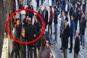 &Ouml;ğretmen baba ve oğlu, genci &ouml;ld&uuml;resiye d&ouml;vd&uuml;