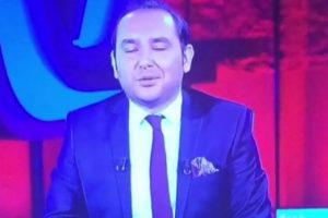 Sunucudan muhabir sevgilisine canlı yayında evlilik teklifi!