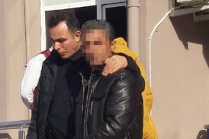 İki &ccedil;ocuk annesi &ouml;z kızına tecav&uuml;z su&ccedil;lamasıyla tutuklandı