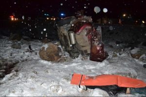 D&uuml;ğ&uuml;ne gidiyorlardı otomobilleri devrildi: 4 &ouml;l&uuml;, 1 yaralı