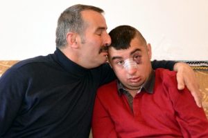 Zihinsel engelli aile boyu dayak! Yorulunca...