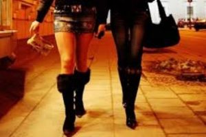 Eskortlara polisten 'ilgin&ccedil;' su&ccedil;&uuml;st&uuml; y&ouml;ntemi!