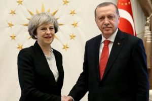 İngiltere Başbakanı Theresa May K&uuml;lliye'de