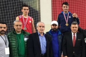 Bursalı boks&ouml;rlerden 1 altın 1 g&uuml;m&uuml;ş madalya!