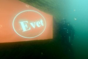 AK Partili vekil Hazar G&ouml;l&uuml;'n&uuml;n altında 'evet' dedi