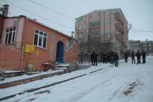Yangını s&ouml;nd&uuml;rmeye &ccedil;alışırken can verdi