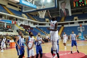 Seyircisiz ma&ccedil;ta kazanan Trabzonspor