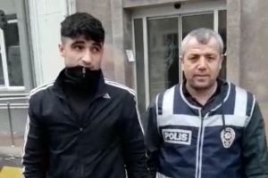Hırsızlığa girdiği evde telefonunu d&uuml;ş&uuml;rd&uuml;, yakalandı
